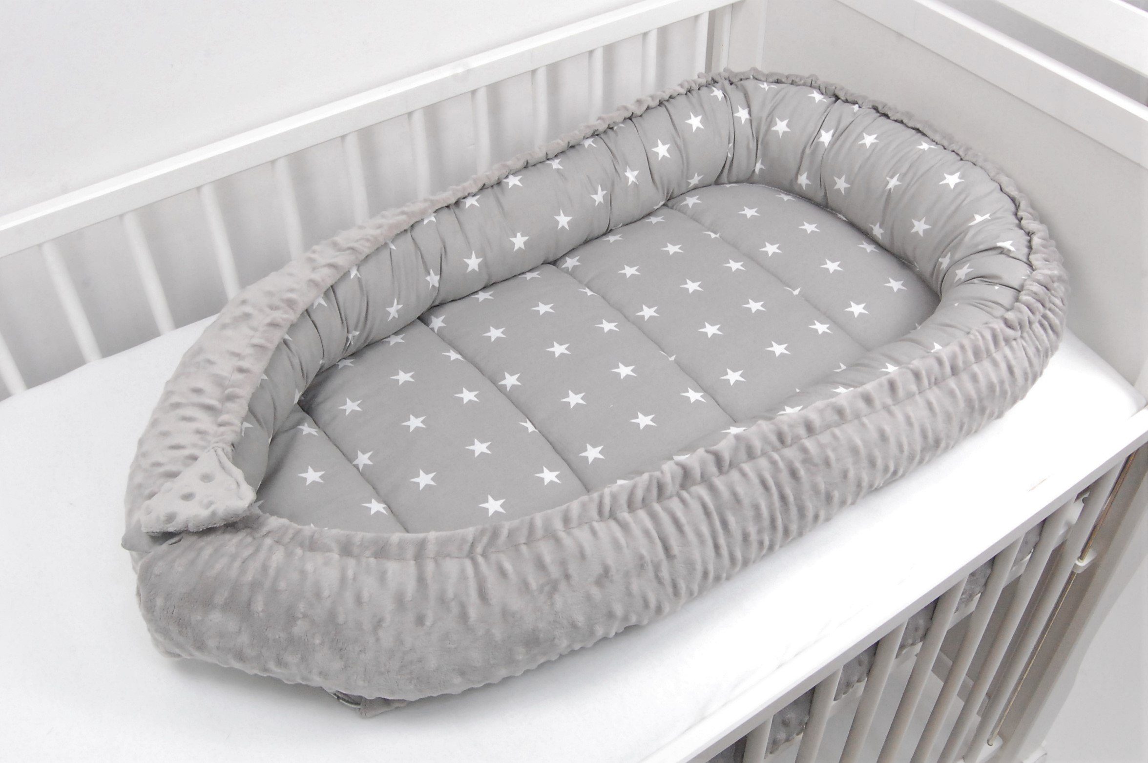 Loolay Bettnestchen MINKY/ Baumwolle BABYNEST Babykokon Geschenk Babyaustattung SETS, (MUSTER: Sterne GRAU/ MINKY Grau; SOLO oder im SETS, 1-tlg., PREMIUM BABYGESCHENK Neugeborene Nestchen, Babynestchen, Reisebett), LOOLAY® - 100% Europäische Stoffe