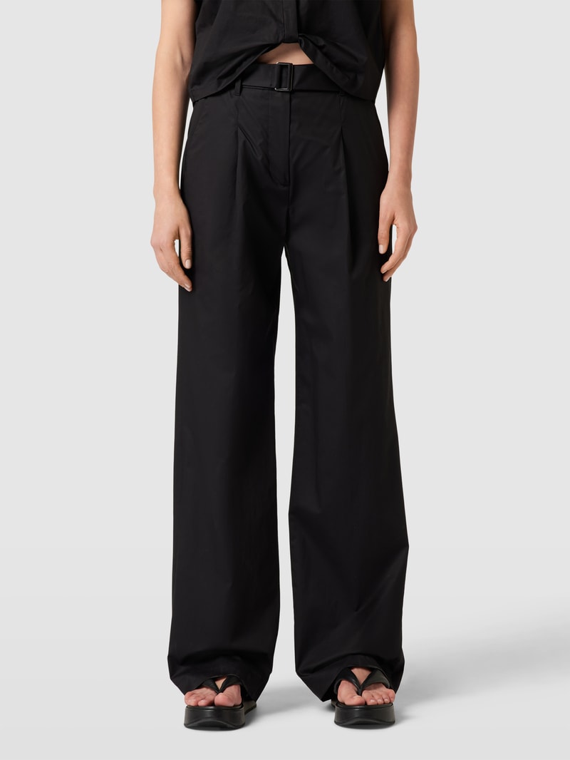 Hose mit Bundfalten in schwarz