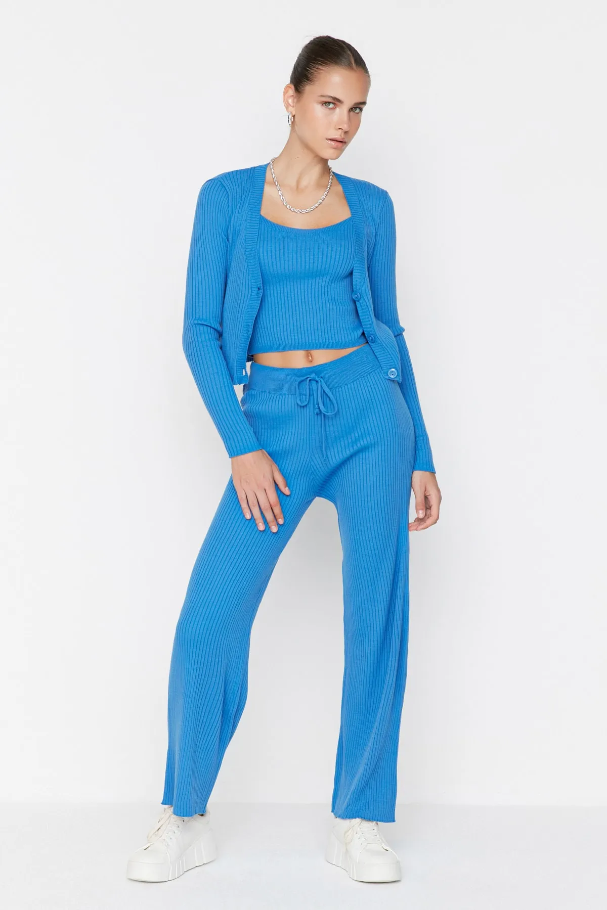 Trendyol Collection  Blue Wicked Bluse Cardigan Hose Strickoberteil und Unterteil Set TWOAW22AU0006