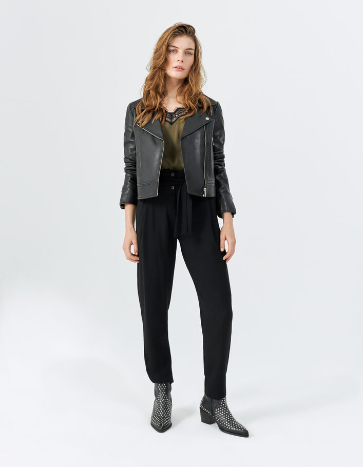 Blouson court en cuir d'agneau épaules matelassées femme