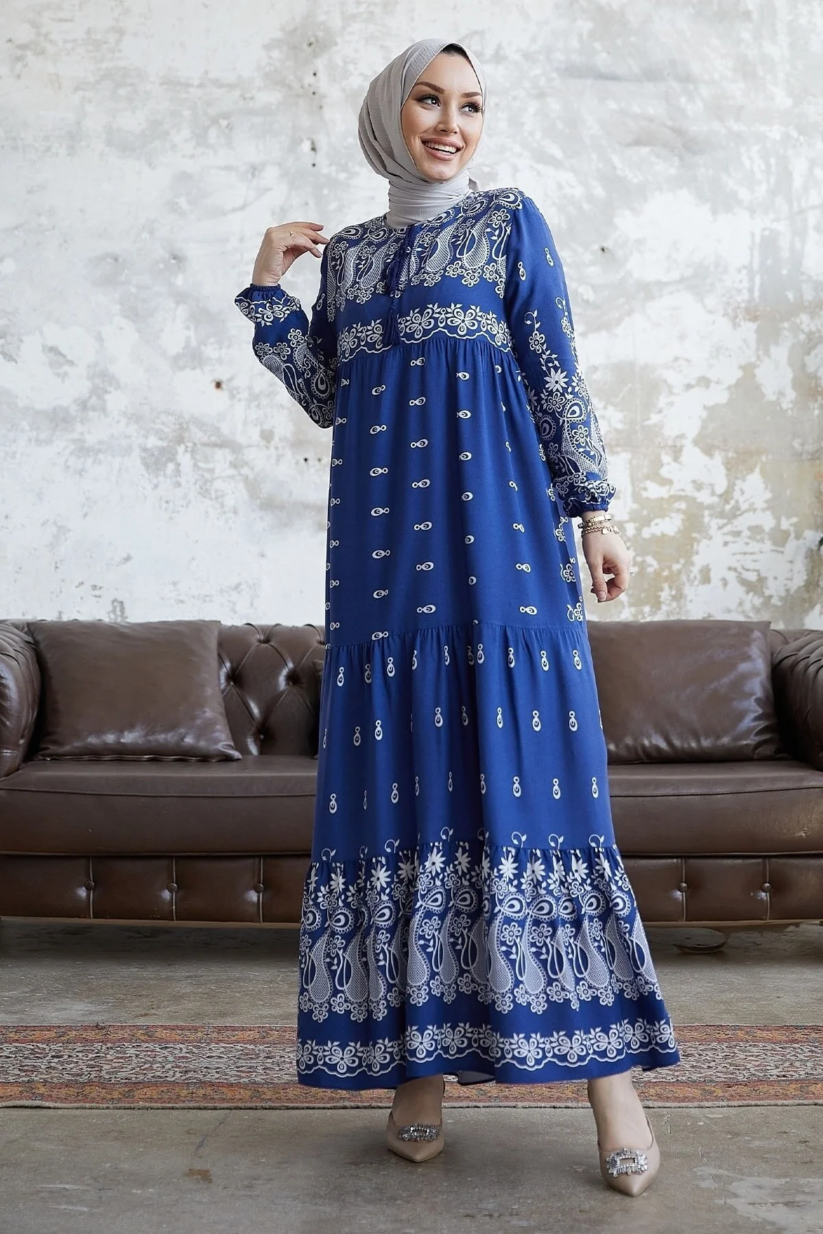 InStyle  Gemustertes Viskosekleid von Selva mit Quasten auf der Vorderseite – Indigo