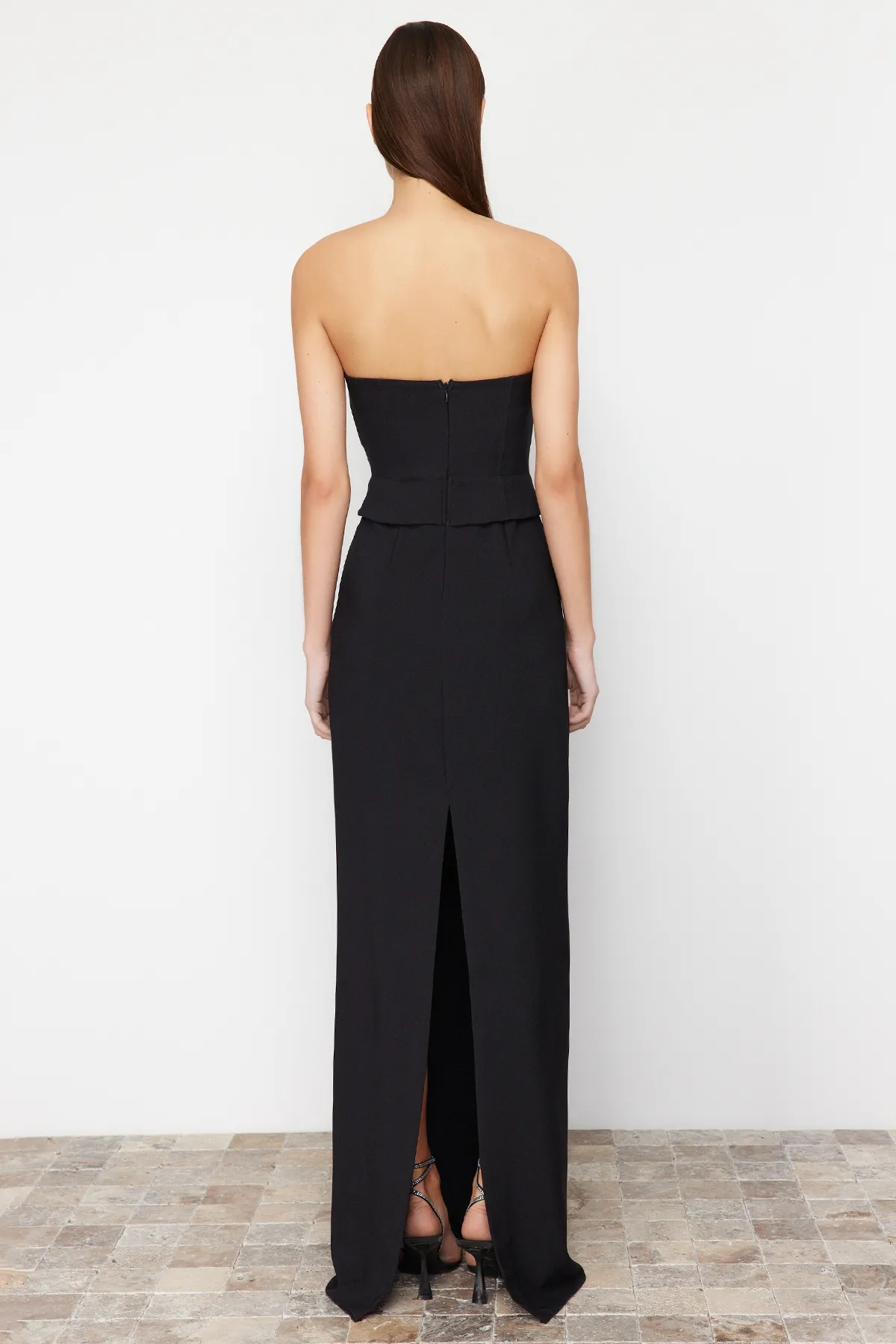 Trendyol Collection  Schwarzes, langes Abendkleid mit gewebtem Korsettdetail TPRSS24AE00148