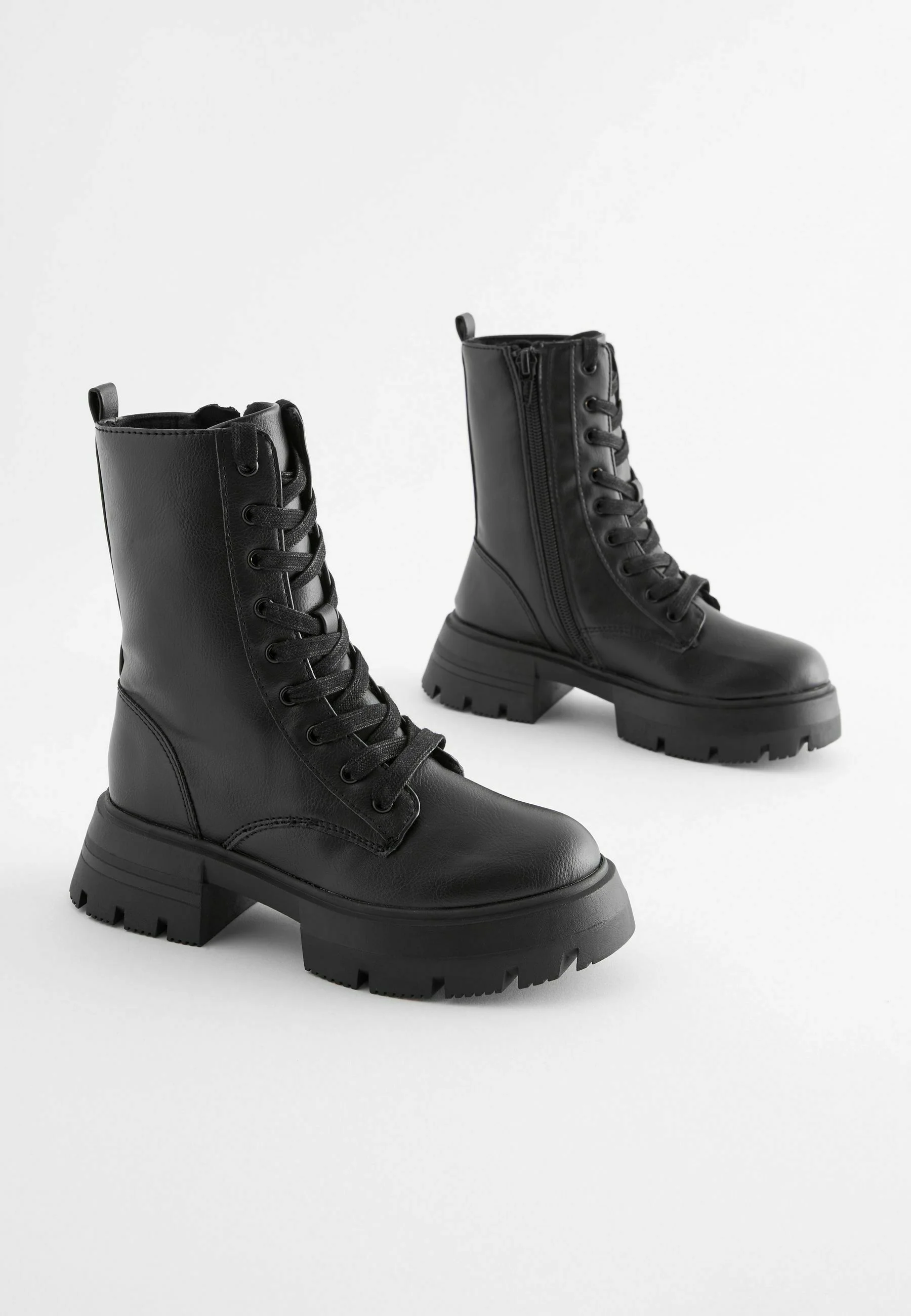 Botas gruesas con cordones Next