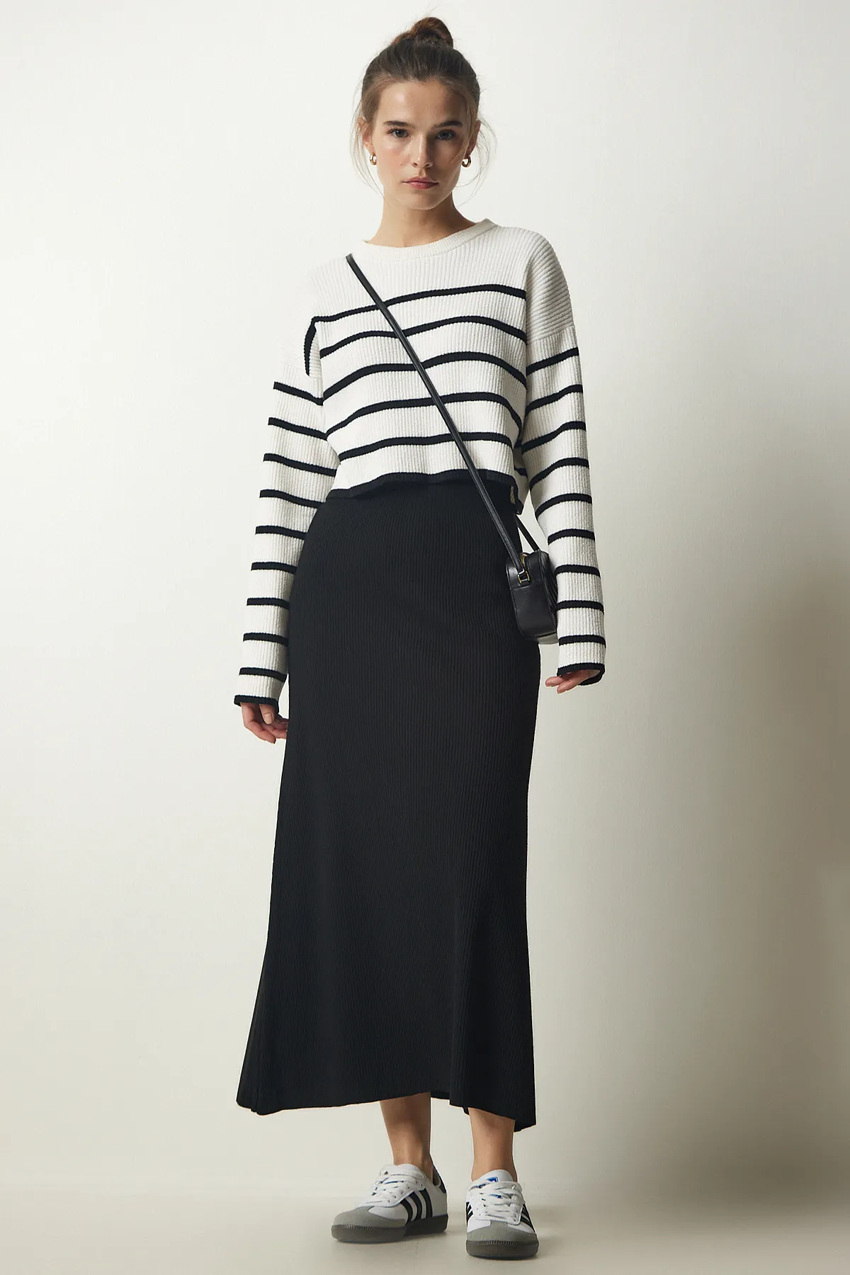 Happiness İstanbul  Schwarzer Strickrock aus Kordel für Damen PN00082