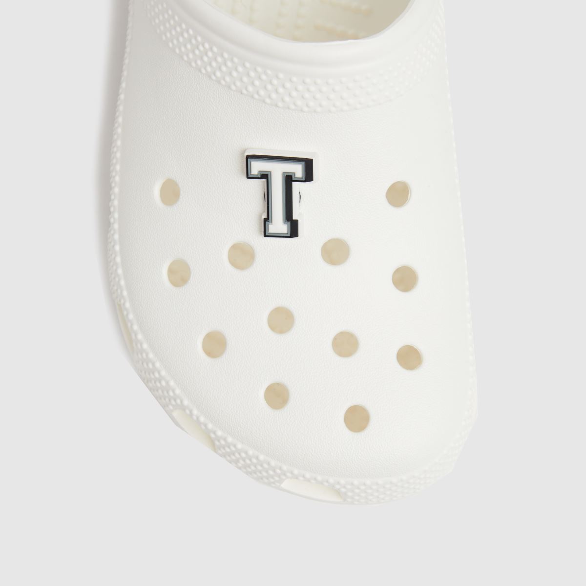 Crocs vita & svarta jibbitz bokstav t