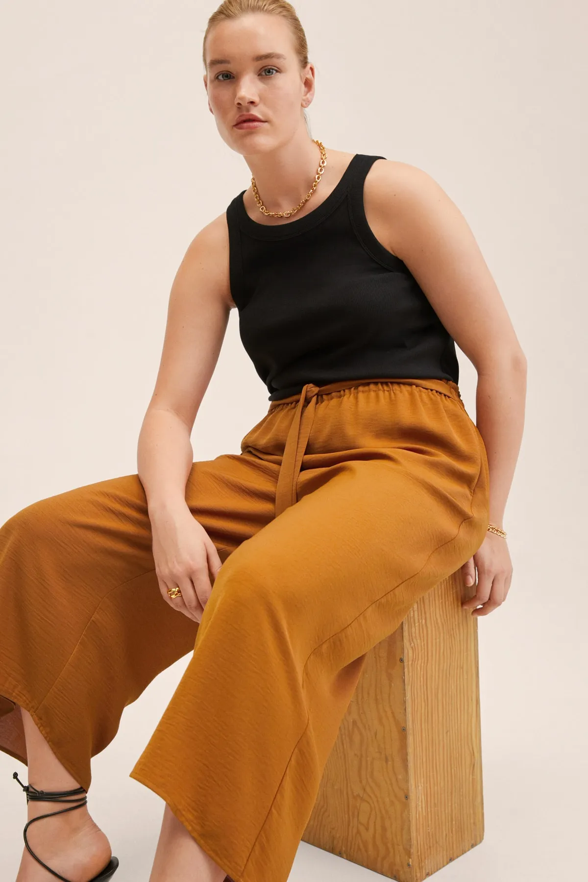 MANGO  Gelbe Damenhose 27018631
