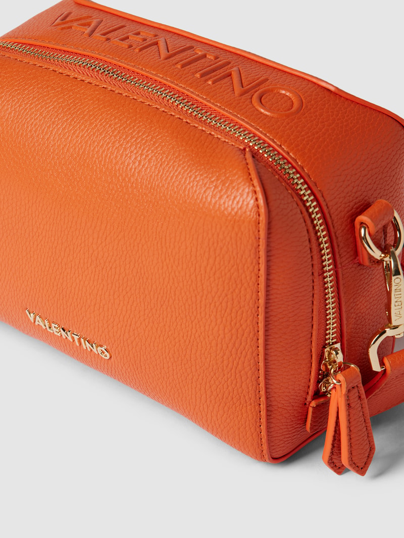 Clutch mit Strukturmuster Modell 'PATTIE' in dunkel orange