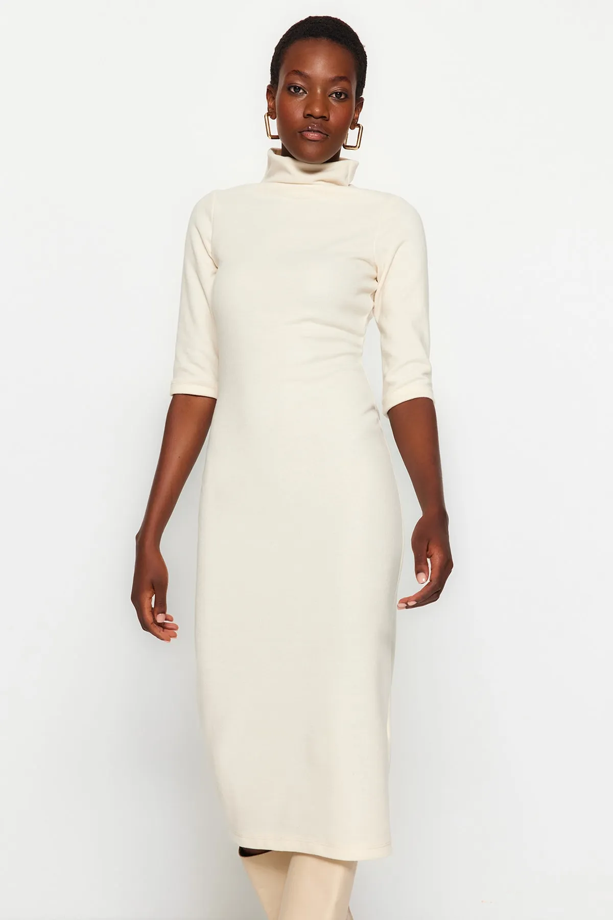 Trendyol Collection  Beigefarbenes, figurbetontes Midi-Strickkleid im Thessaloniki-/Strickwaren-Look mit weicher Oberfläche TWOAW24EL00150