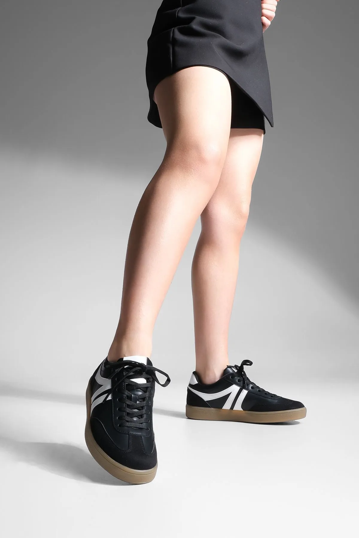Marjin  Sneaker - Schwarz - Flacher Absatz