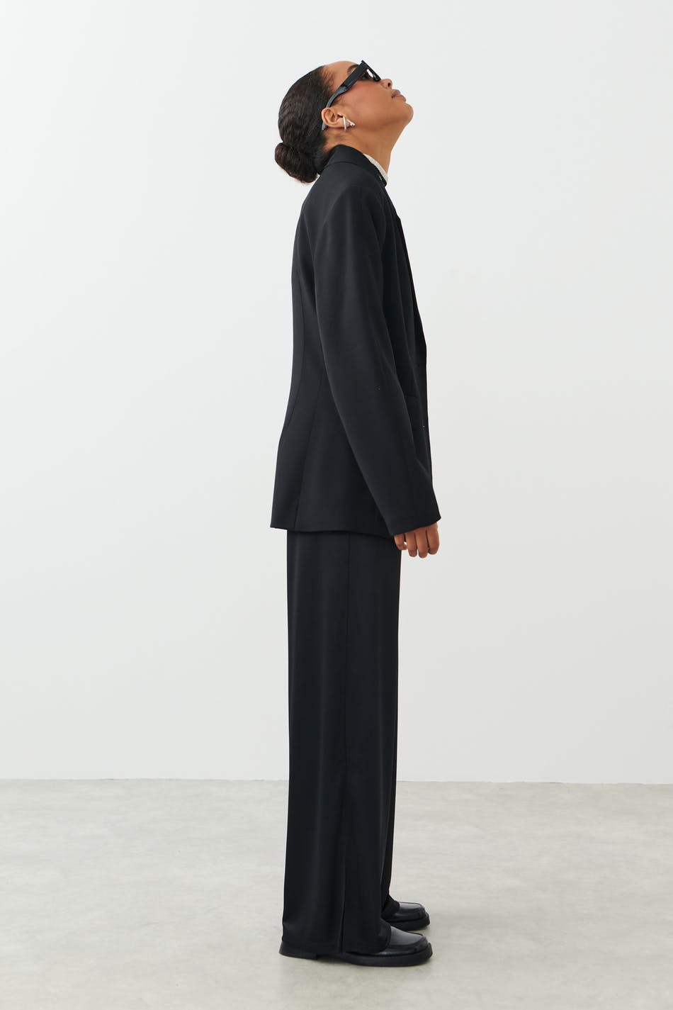 Wide slit trousers