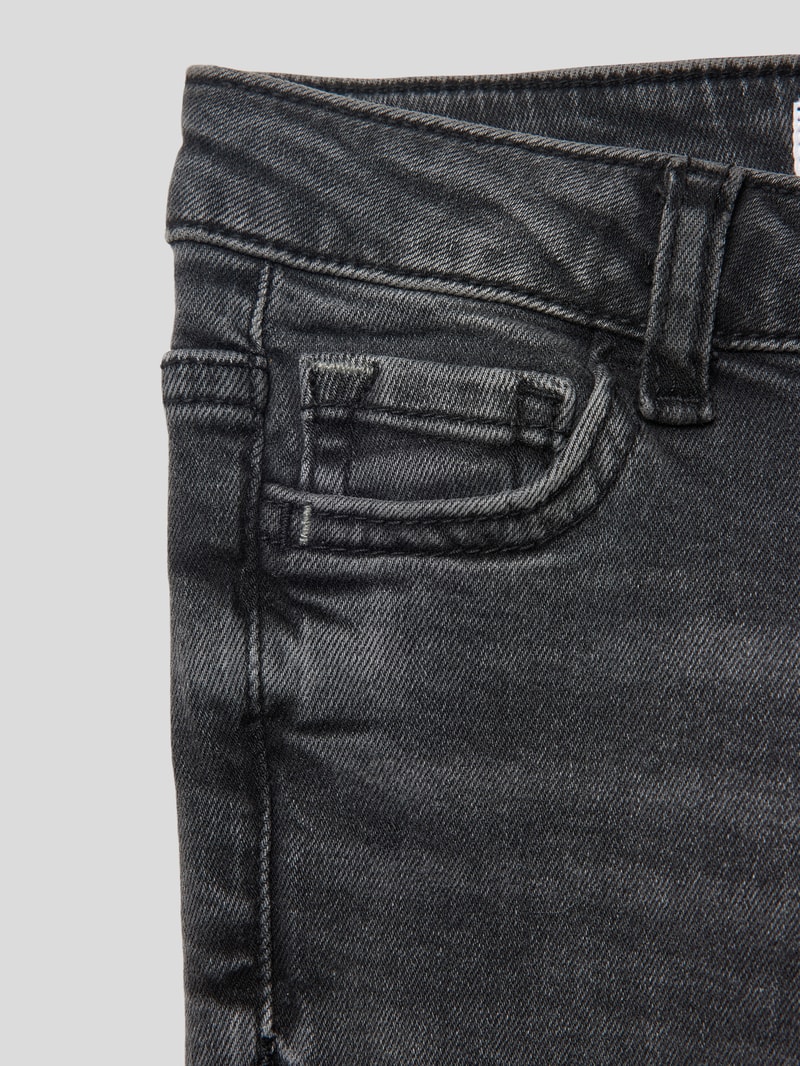 Regular Fit Jeans mit Knopf- und Reißverschluss in schwarz