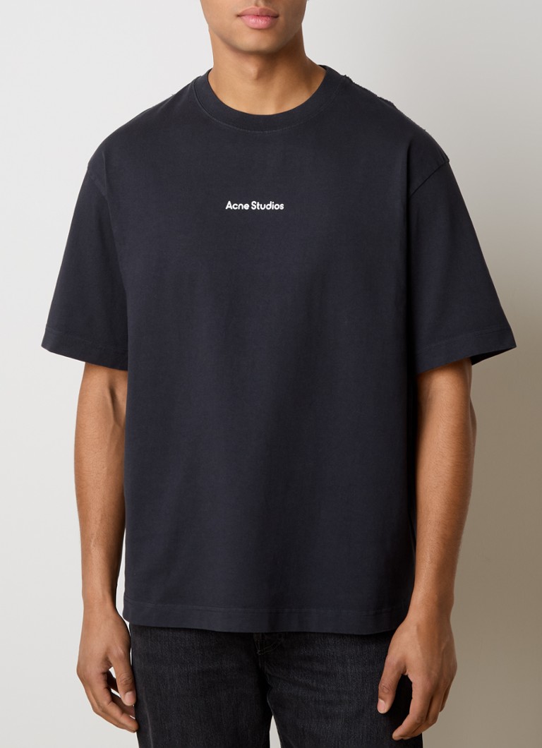 Acne Studios -t-paita logopainatuksella