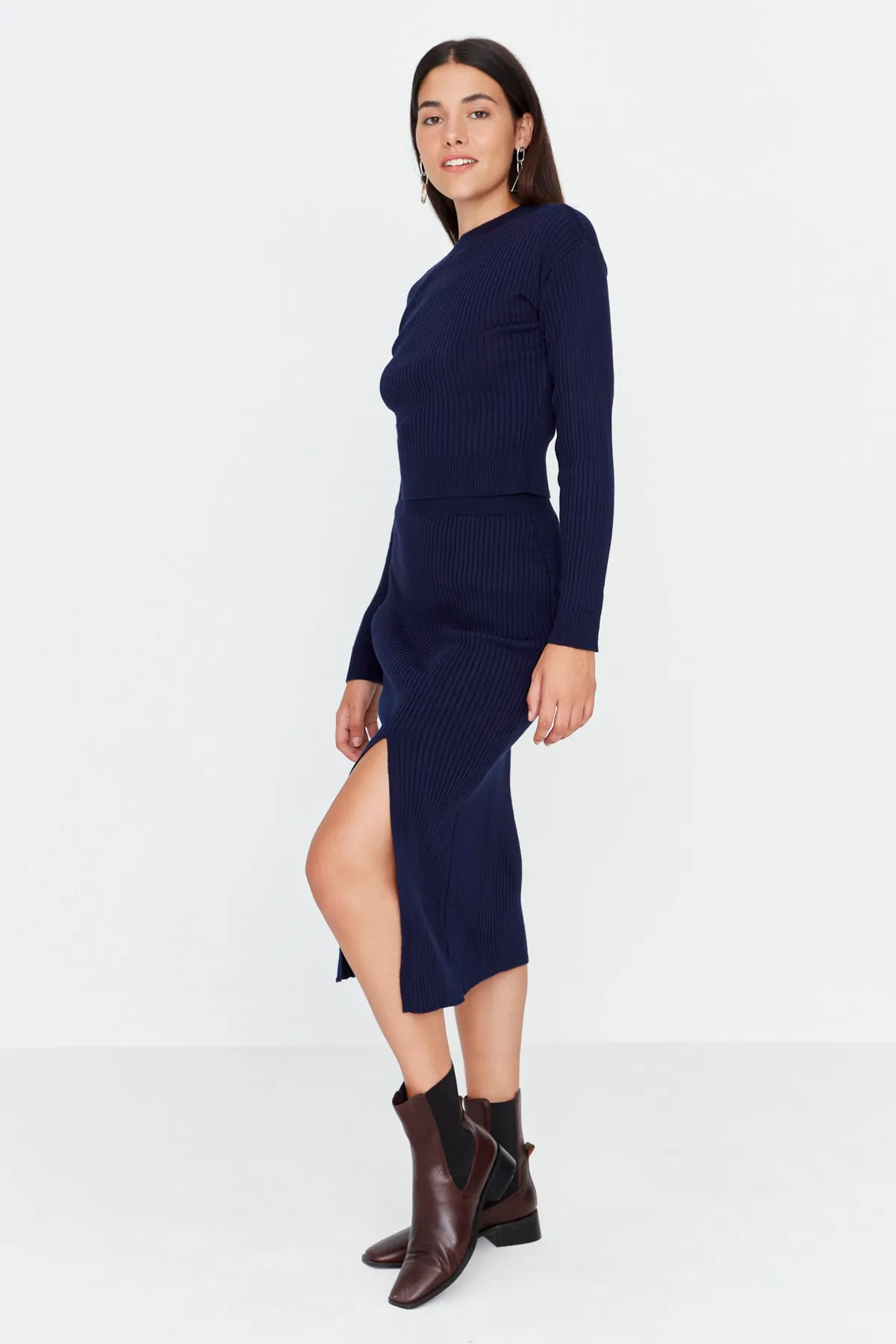 Trendyol Collection  Marineblaues, kurzes Strickoberteil und -unterteil-Set TWOAW23AU00240