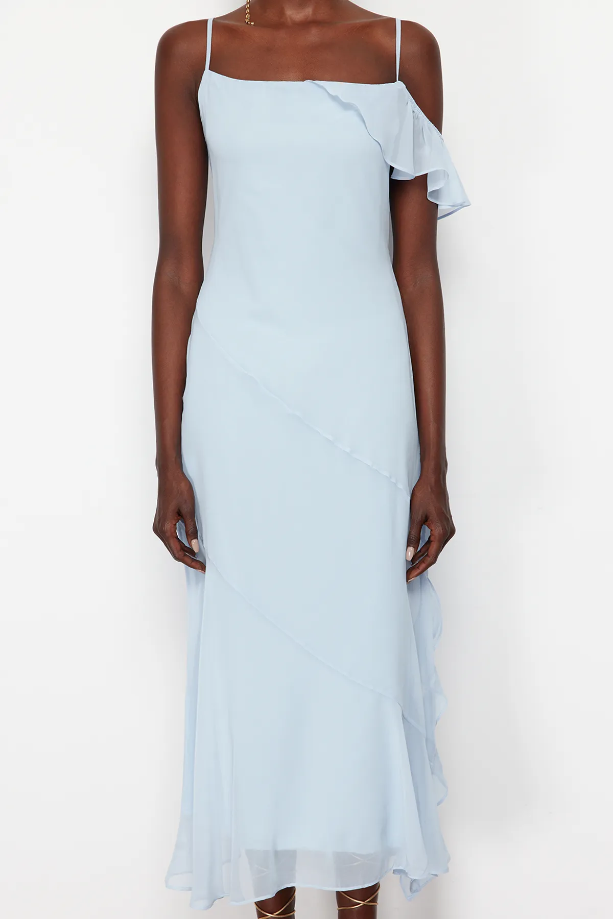 Trendyol Collection  Stilvolles Abendkleid aus hellblauem Chiffon mit Volants TPRSS24EL00076