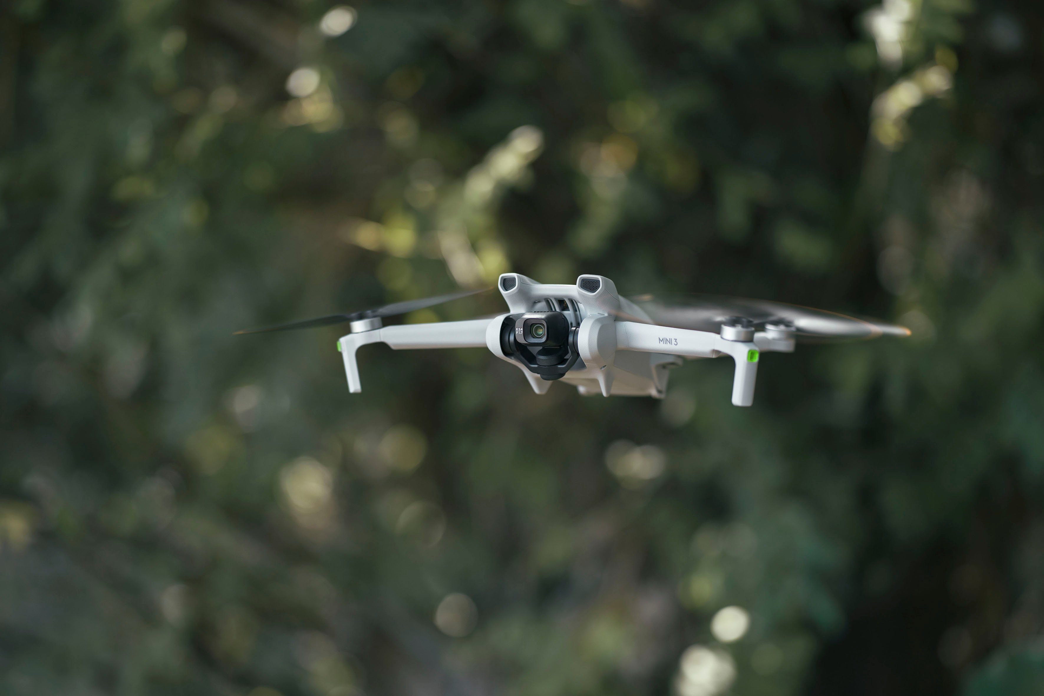 DJI Mini 3 Fly More Combo & DJI RC Drohne (4K Ultra HD)
