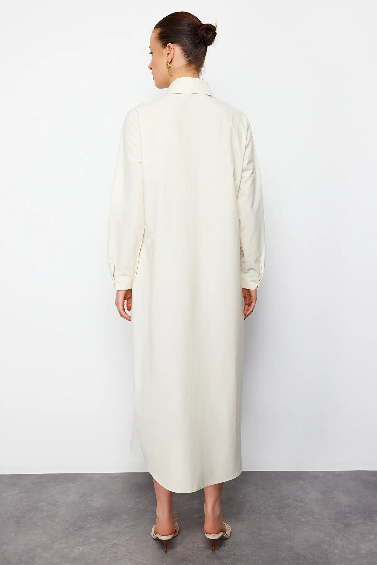 Trendyol Modest  Beiges Hemdblusenkleid - Leinwandgewebt TCTSS24EB00137