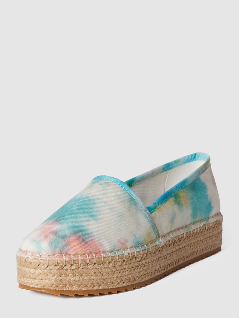 Slip-on-Sneaker in Batik-Optik in hellblau