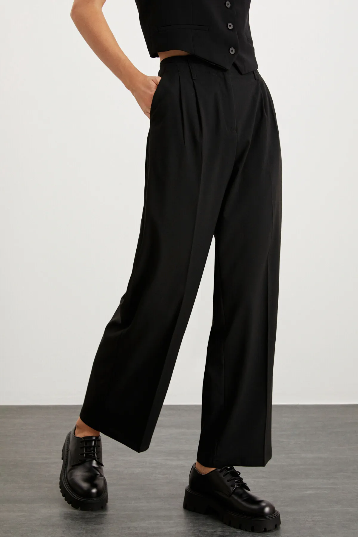 GRIMELANGE  Schwarze Damenhose aus gewebtem Stoff von Luzıa mit weitem Bein