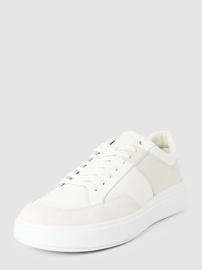 Sneaker mit Label-Details in weiß