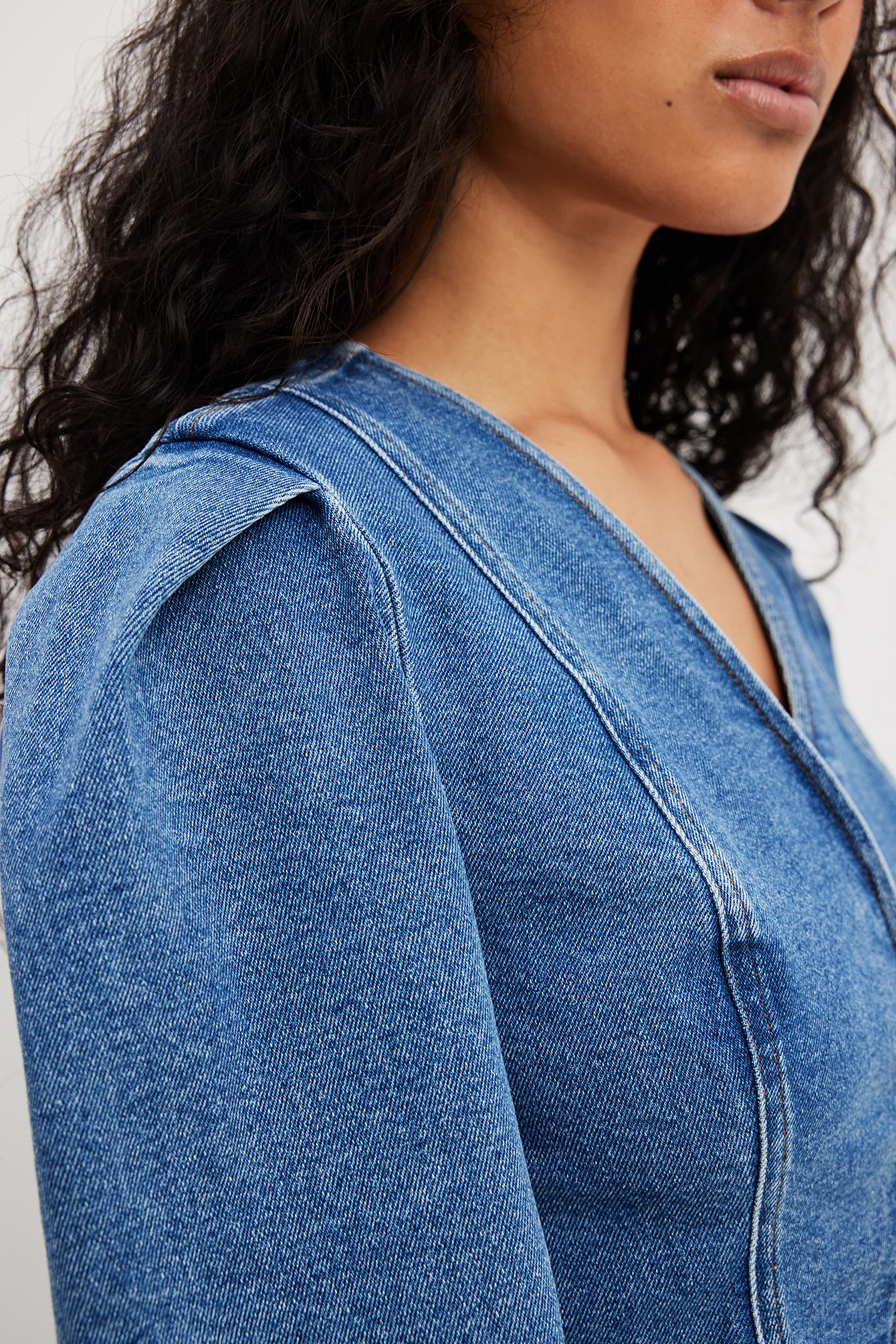 Denim-Bluse mit weiten Ärmeln