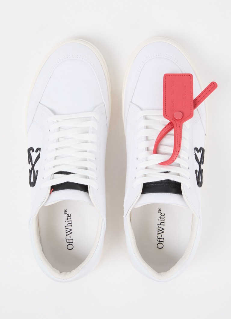 Teniși Off-White cu talpă joasă, confecționați din pânză vulcanizată cu detalii din piele.