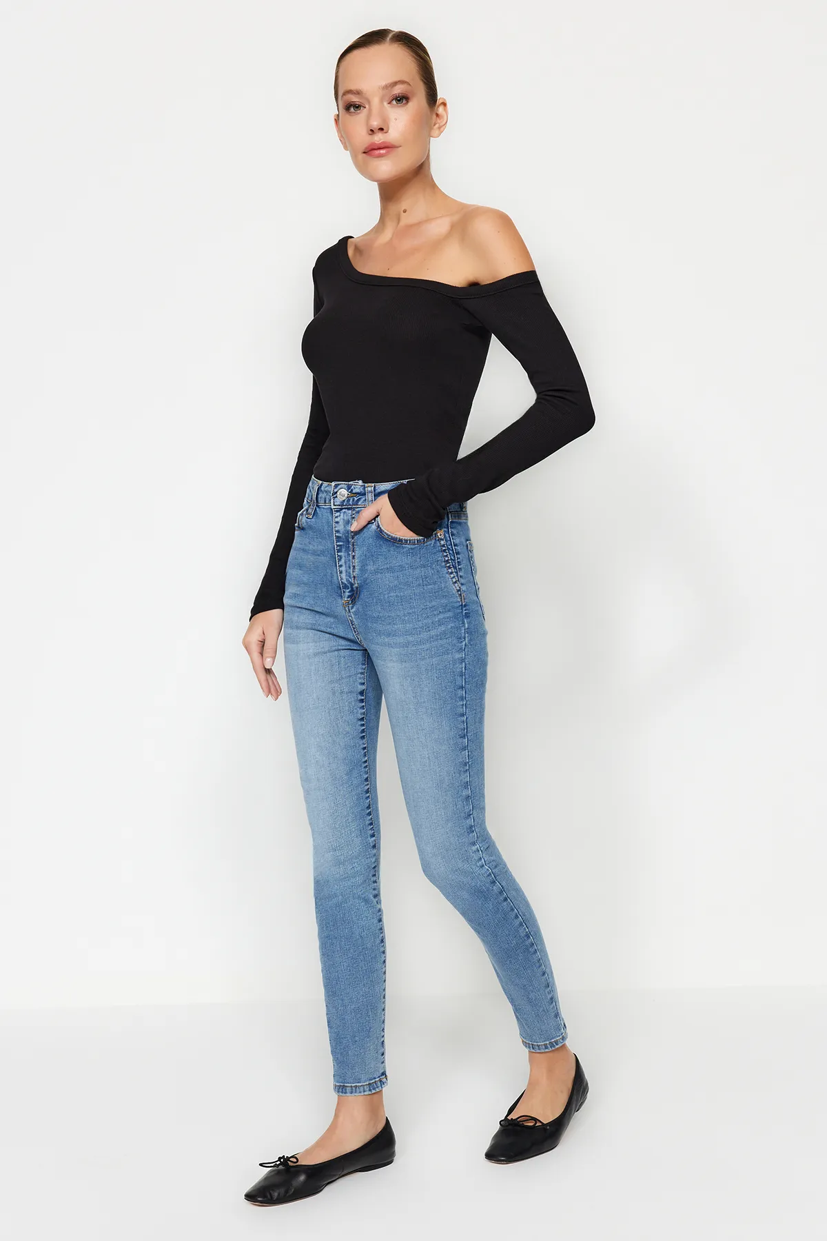 Trendyol Collection  Blaue Skinny Jeans mit hoher Taille und Taschendetail TWOAW24JE00279