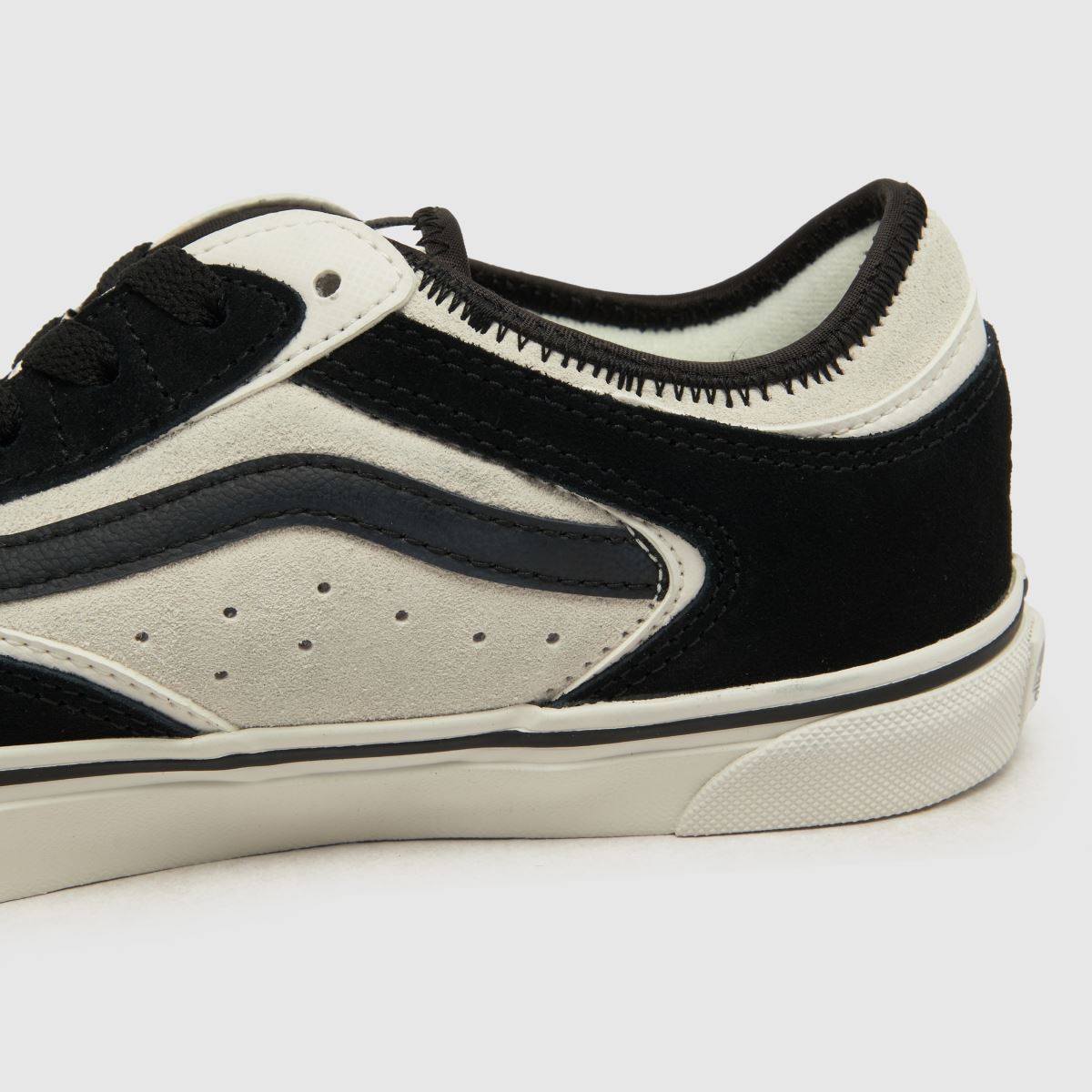 Vans vita och svarta Rowley klassiska ungdomsskor