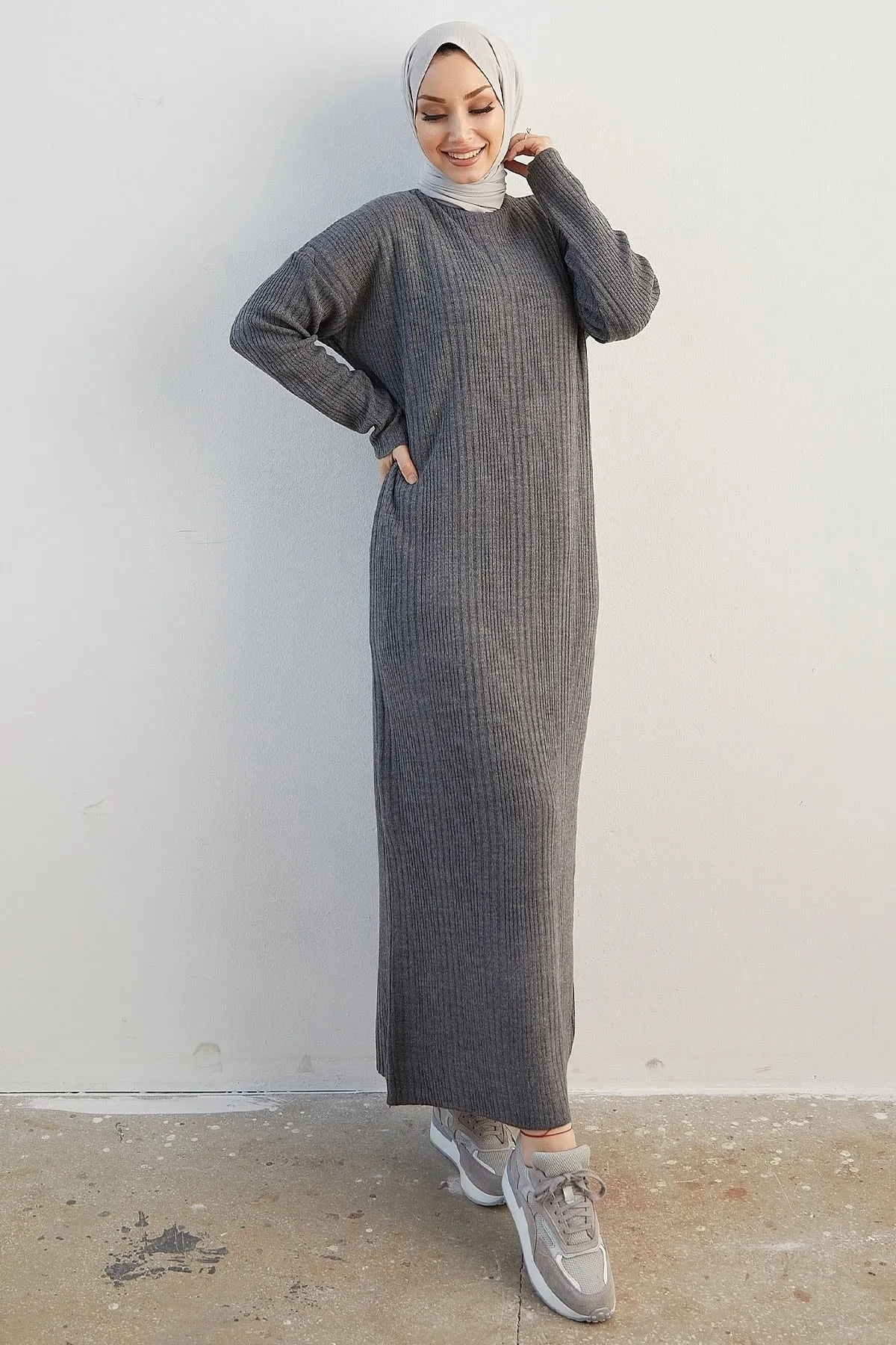 InStyle  Arissa Rollkragenpullover, langes Strickkleid – Grau