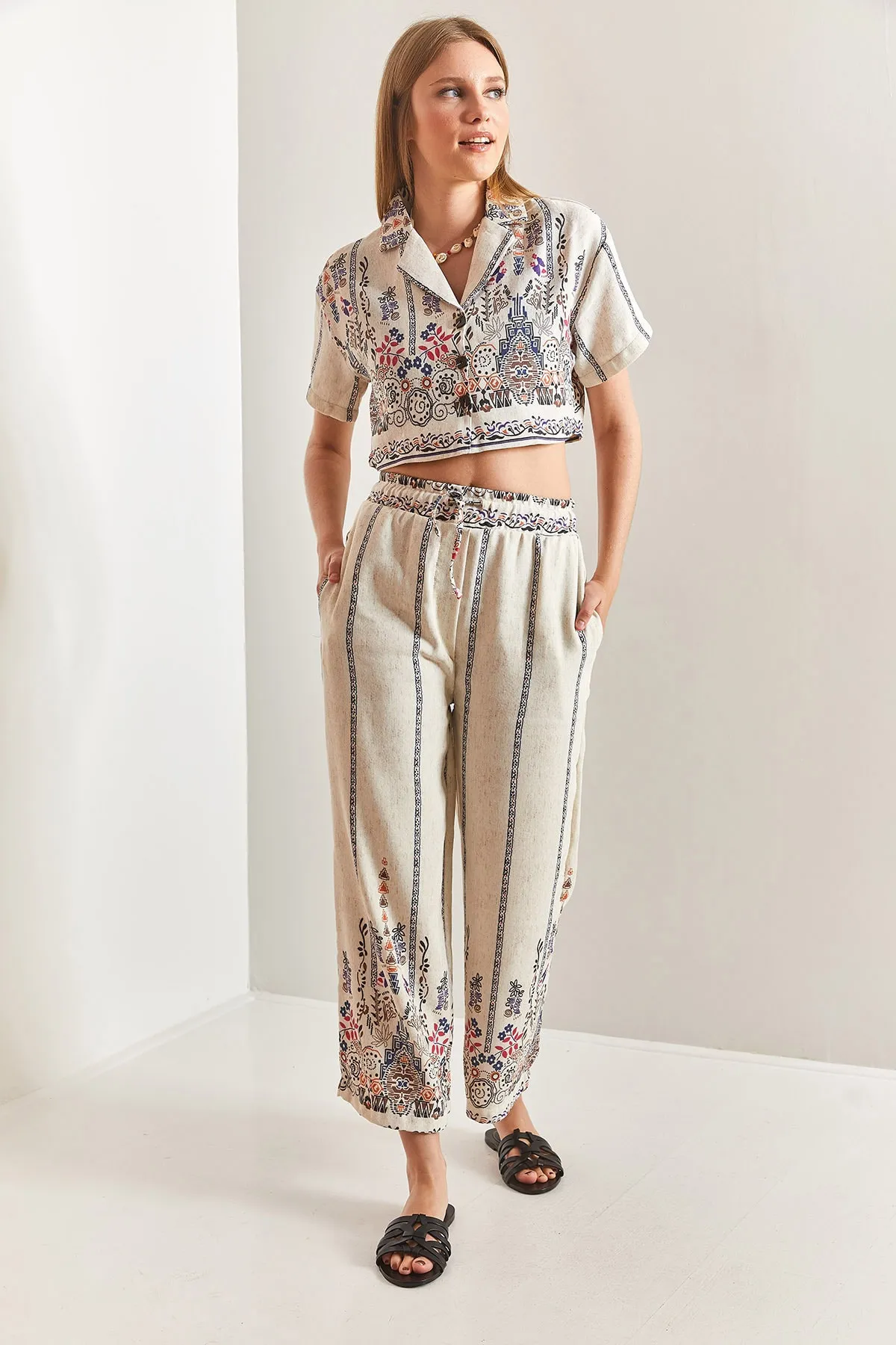 Bianco Lucci  Damen-Set mit kurzärmligen Ethno-Leinen-Crop-Hemdhosen