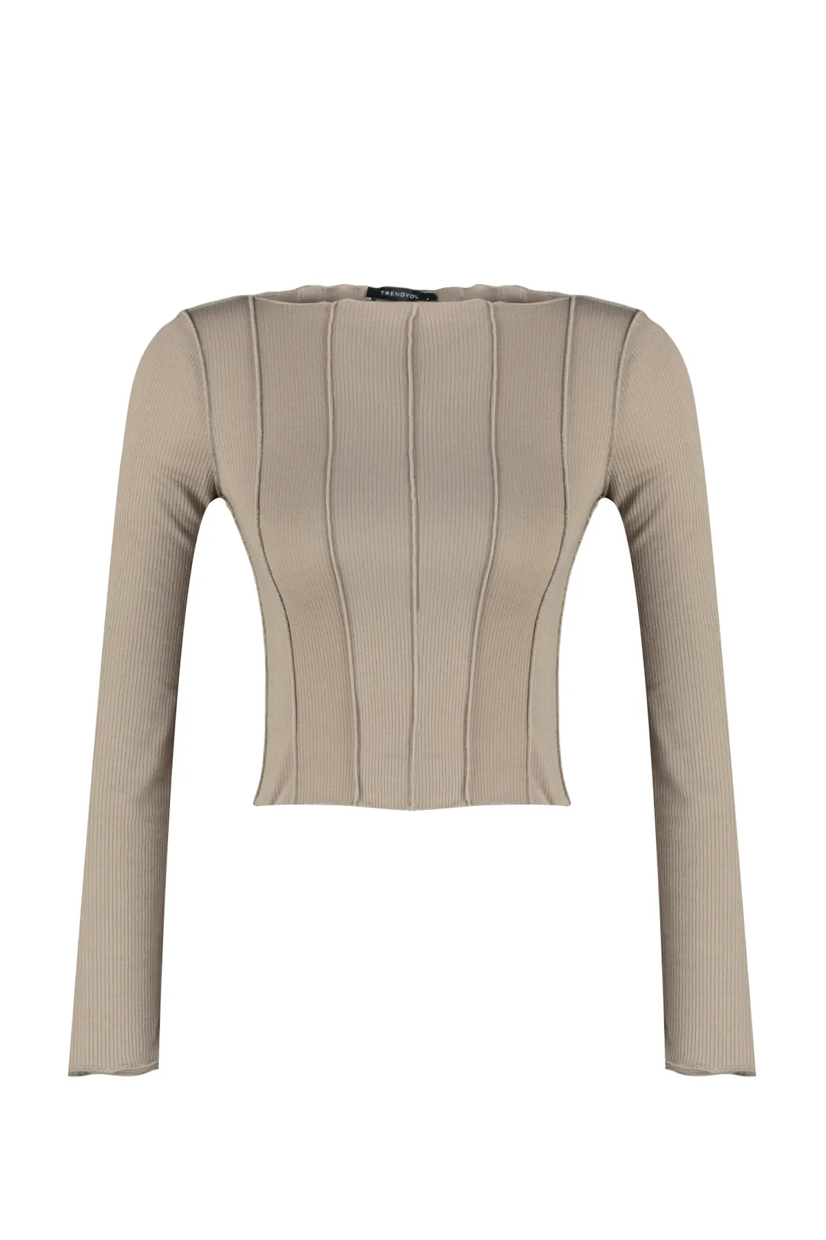 Trendyol Collection  Beigefarbene, eng anliegende Bluse mit Carmen-Kragen und detaillierten Nähten TWOAW24BZ00127