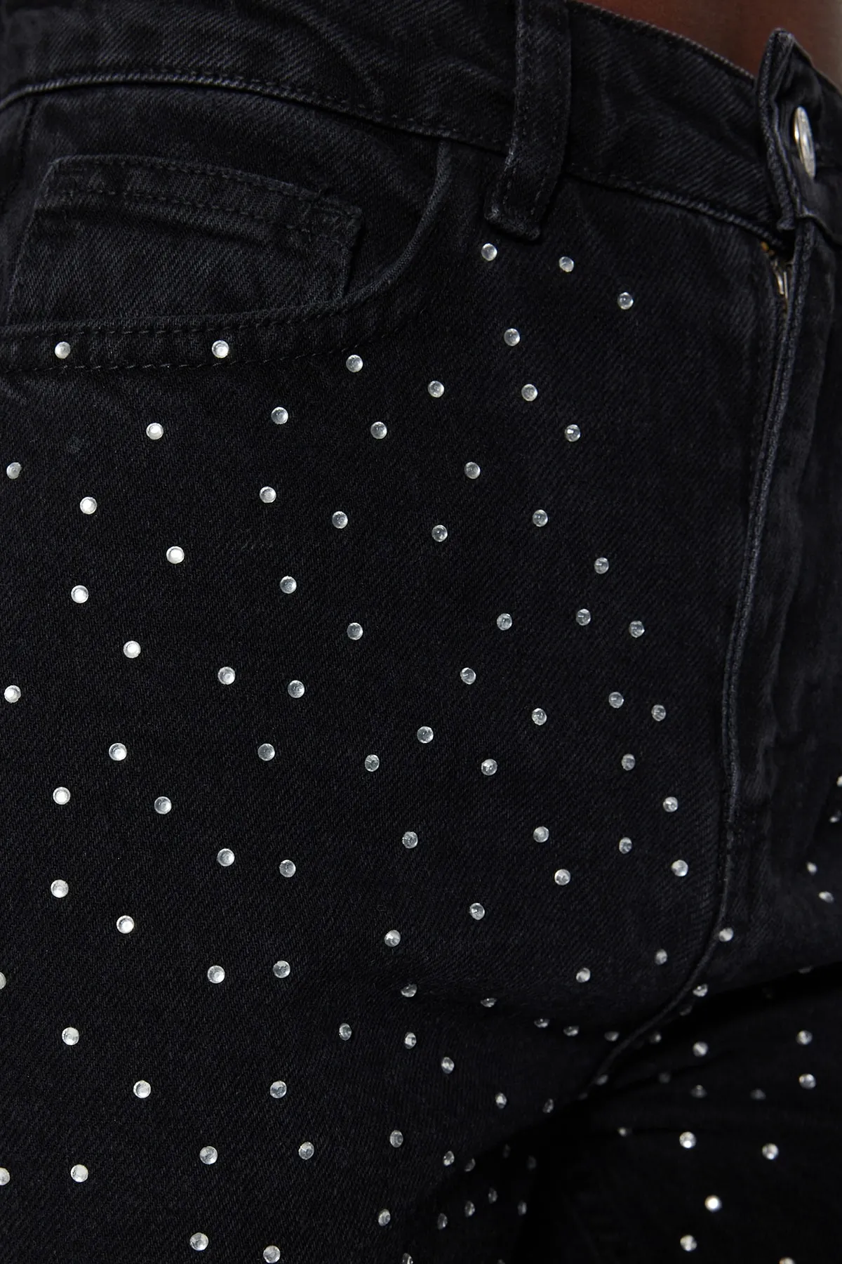 Trendyol Collection  Schwarze Stone-Jeans mit hoher Taille und weitem Beinausschnitt TWOAW23JE00442