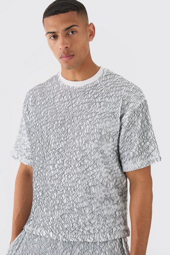 Zweifarbiges kastiges T-Shirt und Shorts