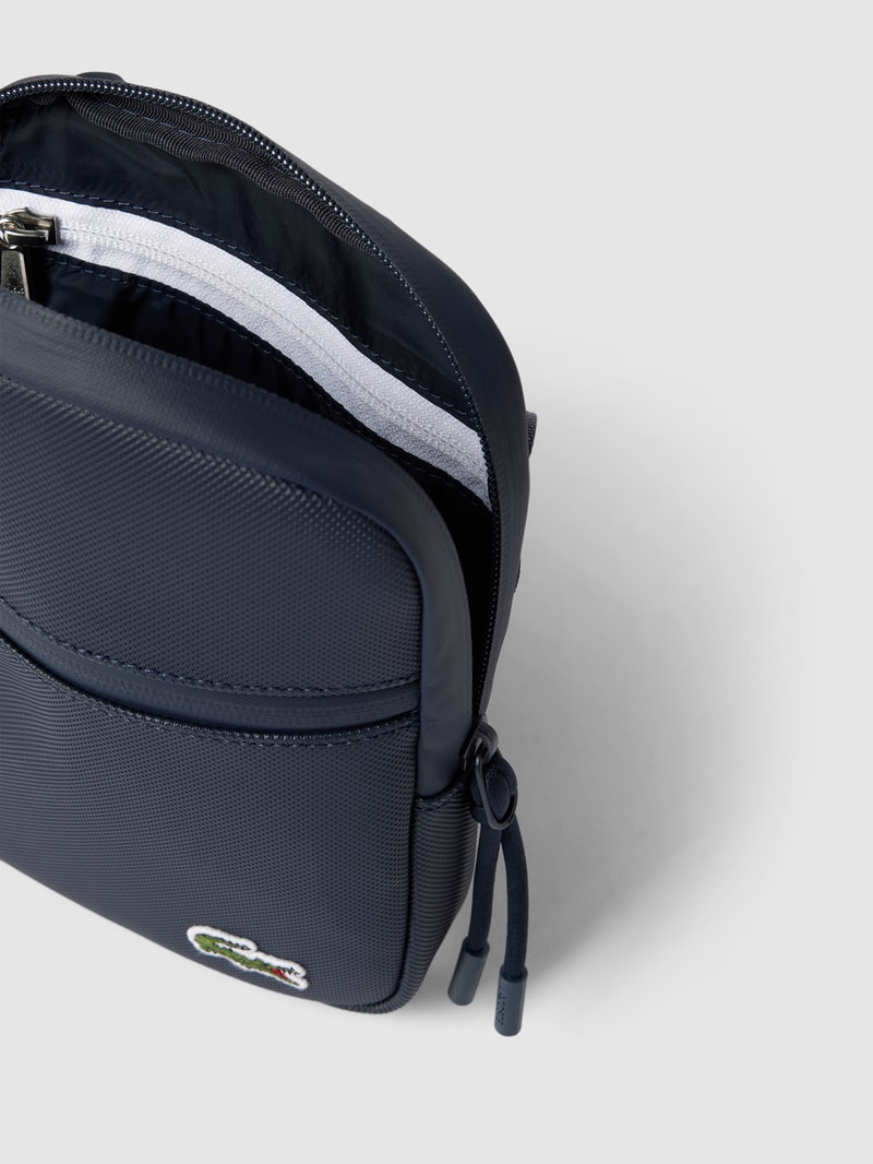 Bauchtasche mit Label-Stitching in marineblau