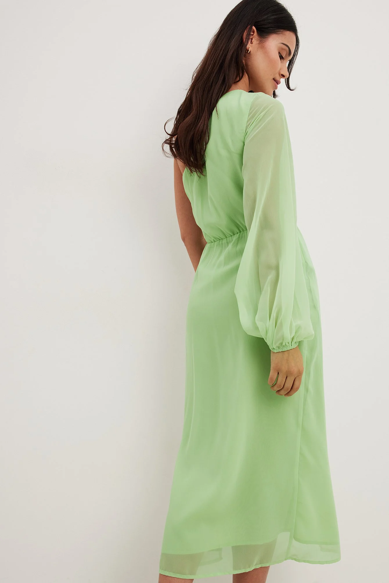 Einseitig schulterfreies Maxikleid aus Chiffon