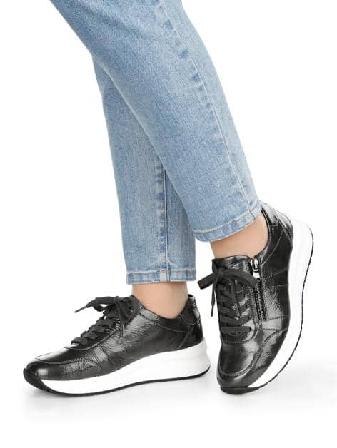 Schnürschuh