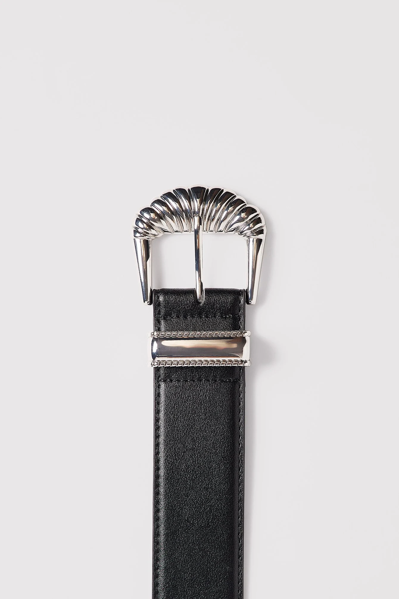 Breiter Gürtel im Cowboy-Stil