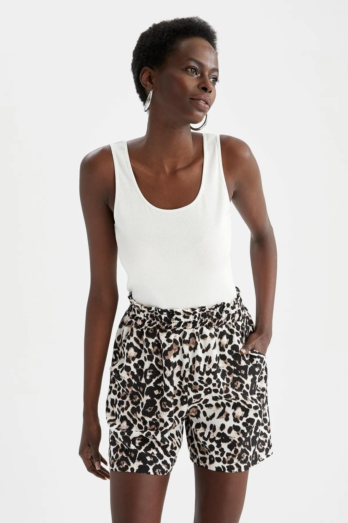 DeFacto  Shorts aus Viskose mit Leopardenmuster und Taschen