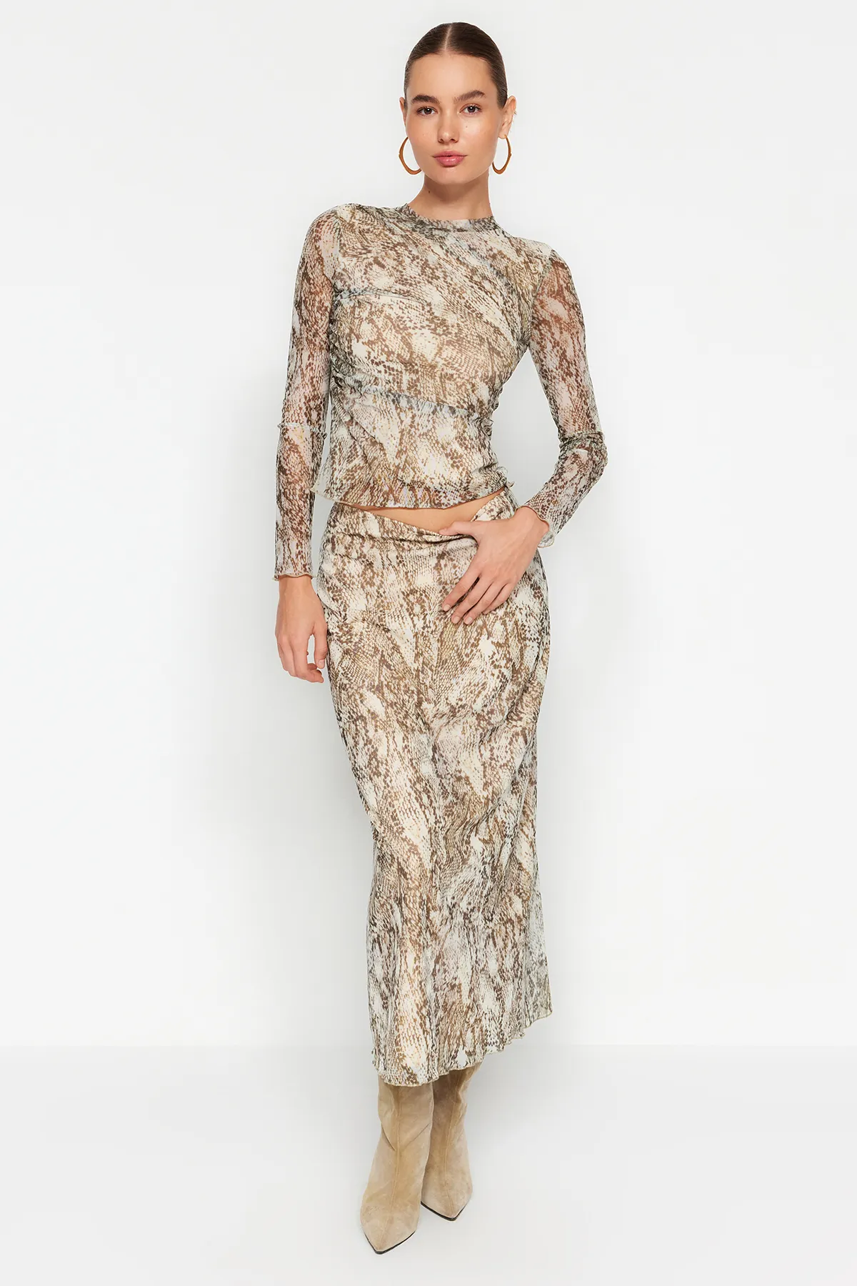Trendyol Collection  Khakifarbene, gemusterte, drapierte, durchsichtige, figurbetonte Tüll-Strickbluse am Rücken TWOAW24BZ00177