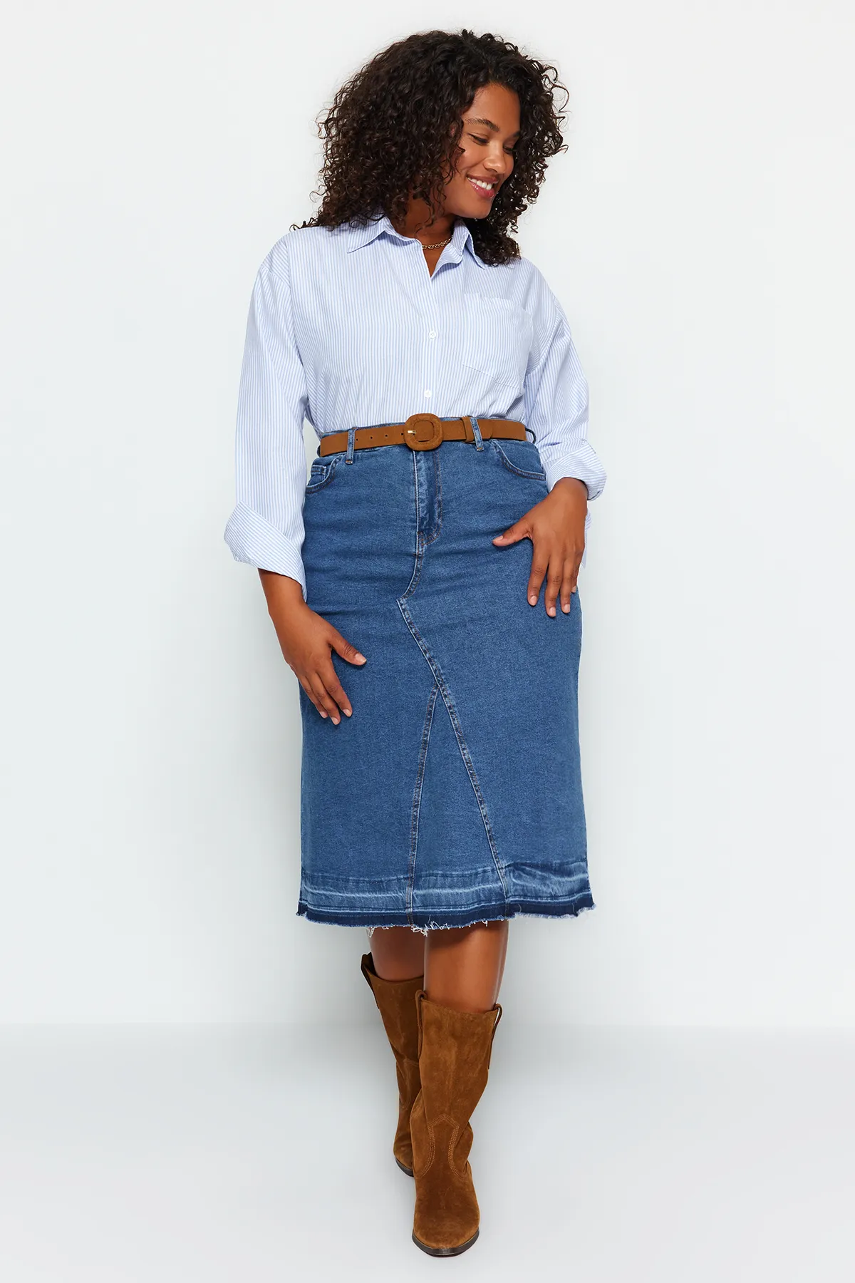 Trendyol Curve  Blauer Jeansrock in Blockfarben TBBAW24AZ00025