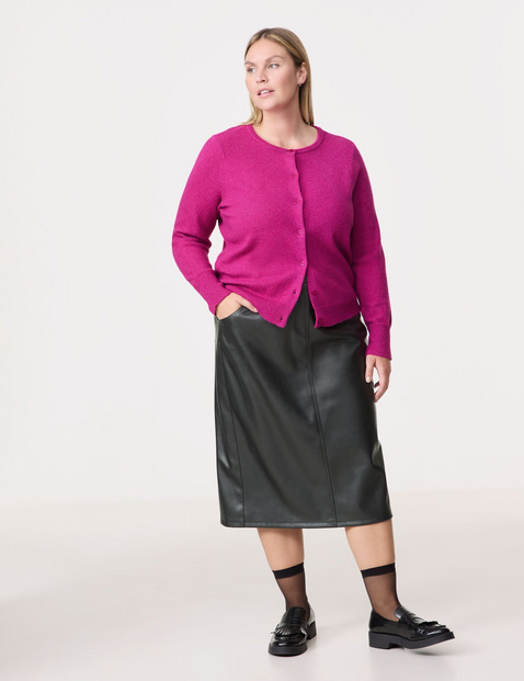 Wärmende Strickjacke mit Knopfleiste