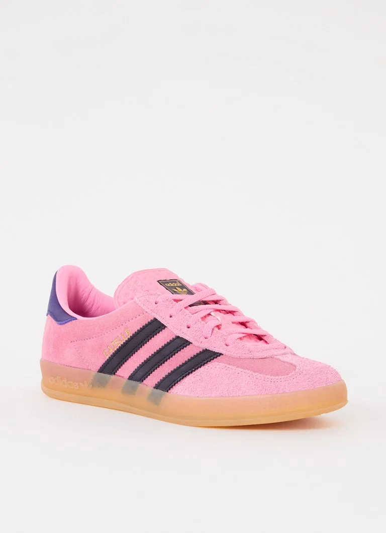 Pantofi sport Adidas Gazelle pentru interior pe față cu detalii din piele.