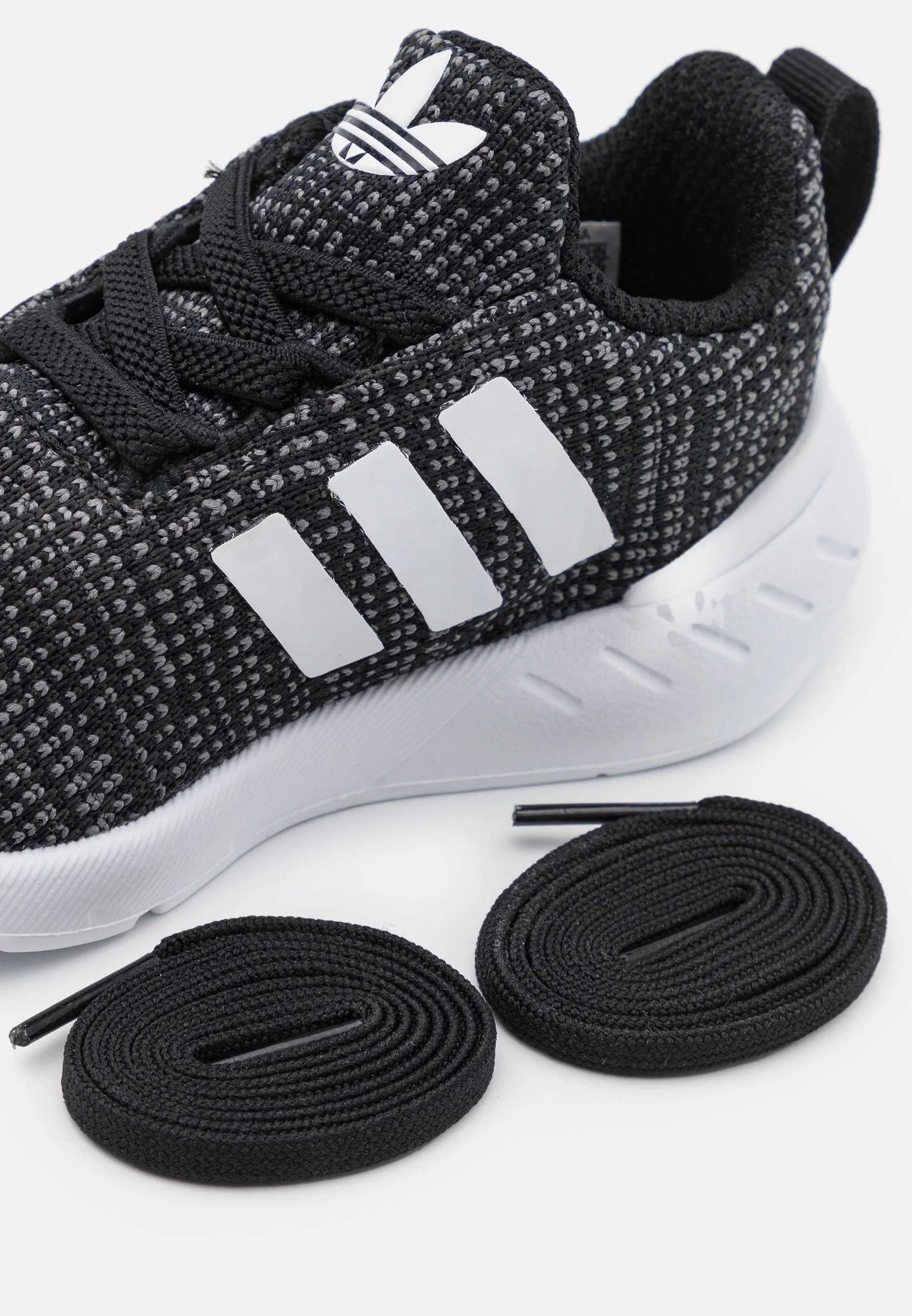 adidas Originals SWIFT RUN 22 UNISEX - Zapatillas bajas