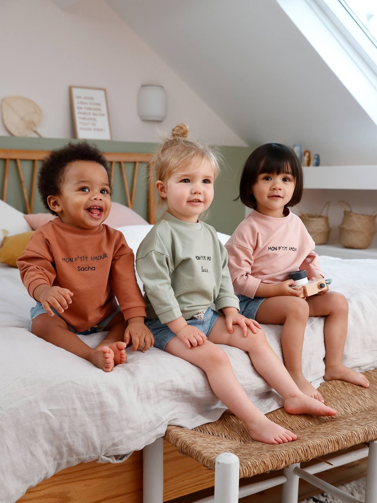 Sweat à message bébé personnalisable vert grisé