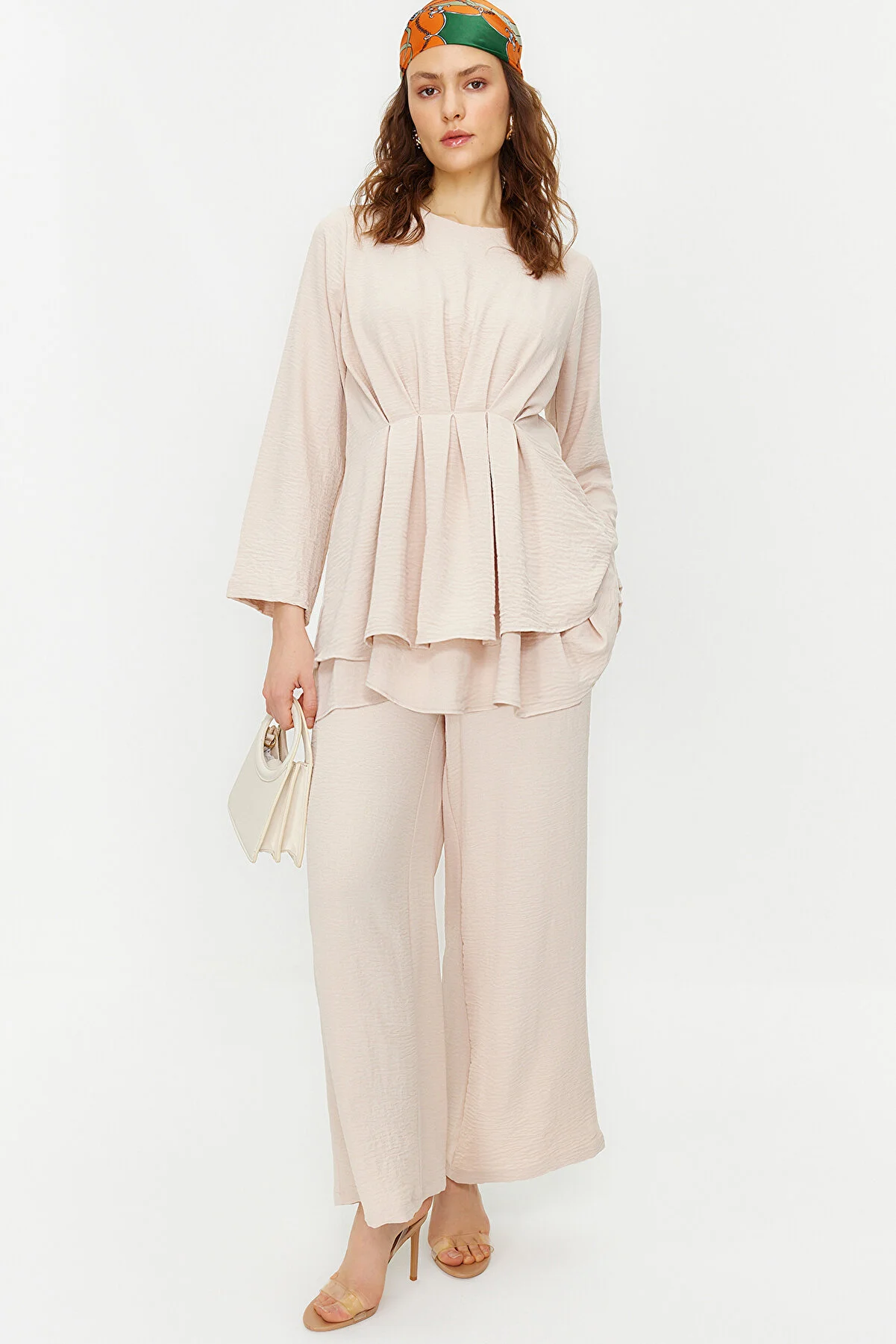 Trendyol Modest  Steinfarbenes Aerobin-Tunika-Hose-Set mit gewebter Unterseite und Oberteil TCTSS24US00009