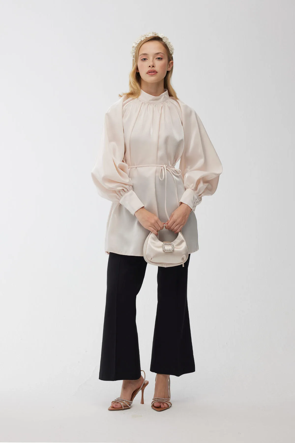 Manuka  Dünnes Abendkleid mit Gürtel und Tunika in Puder