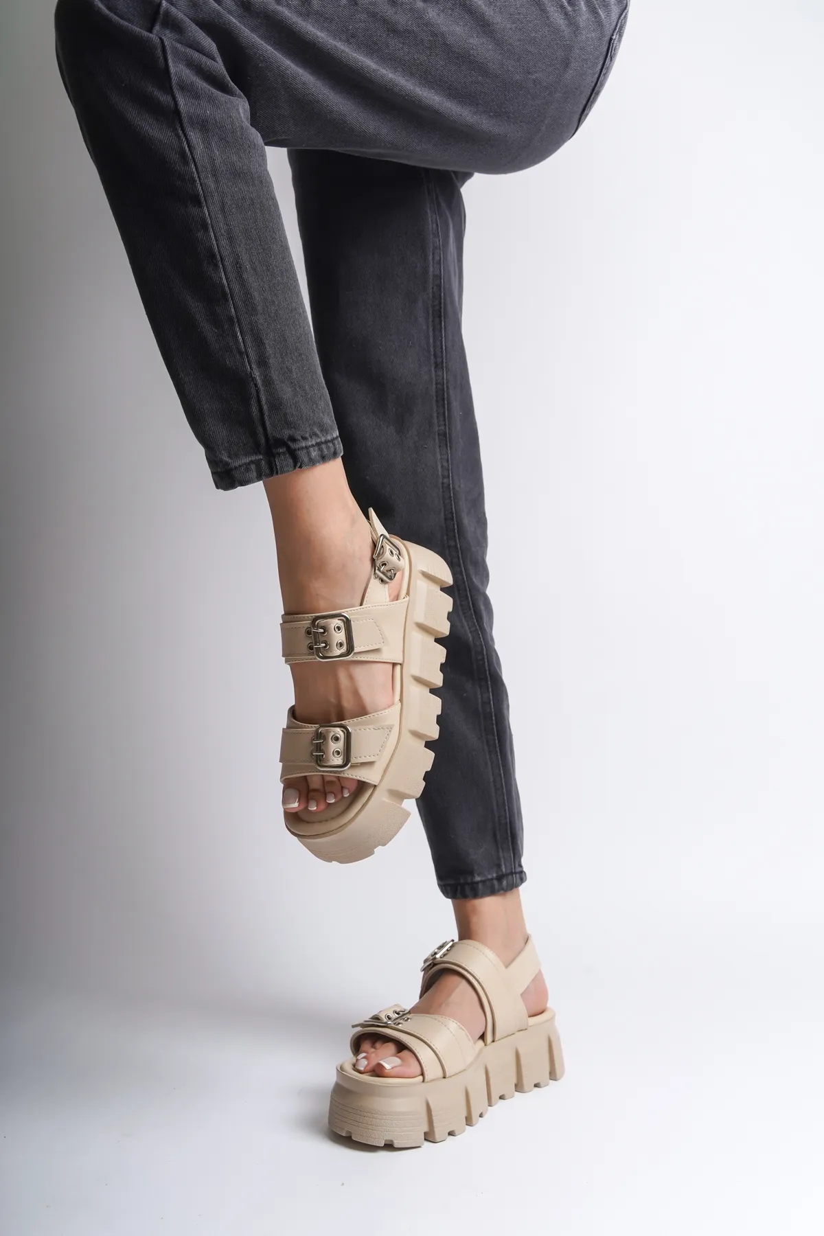 Capone Outfitters  Sandalette - Beige - Keilabsatz