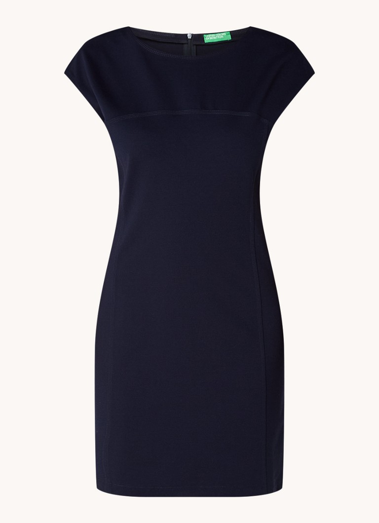 Rochie mini mulată de la Benetton, cu decolteu rotund.