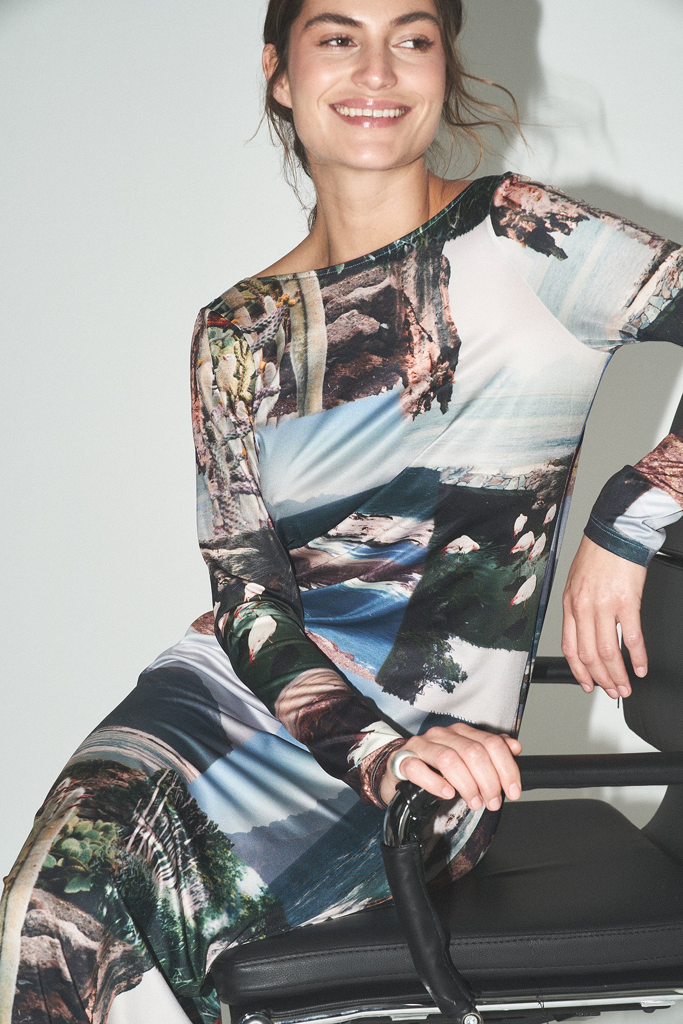Langärmliges Maxikleid mit fotografischer Collage