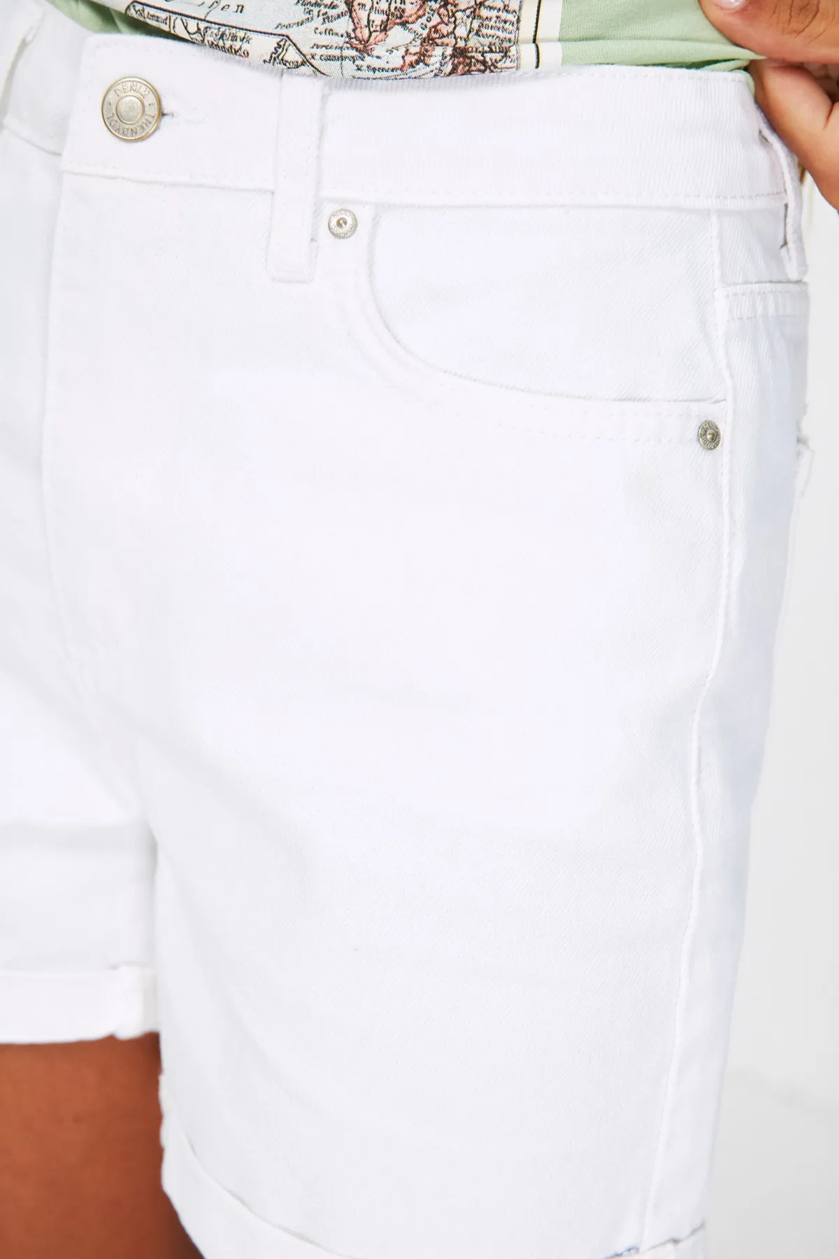 Trendyol Collection  Shorts - Weiß - Hoher Bund