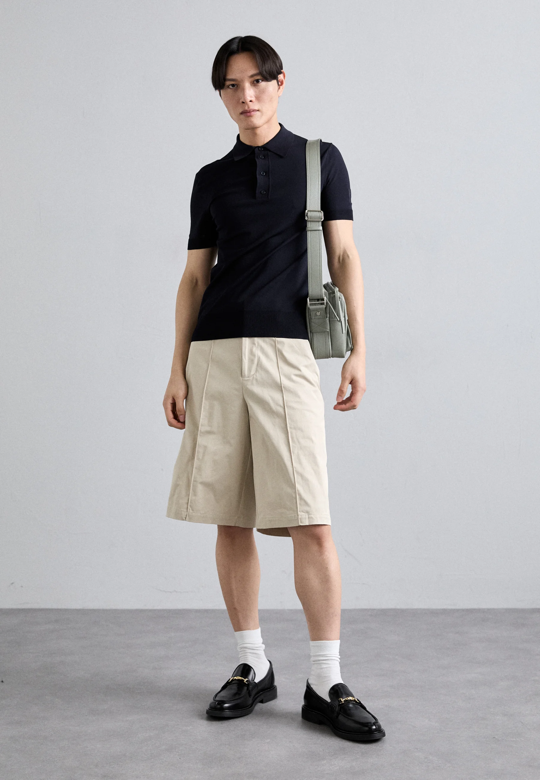 Pantalones rectos con bolsillos de Neil Barrett - Shorts